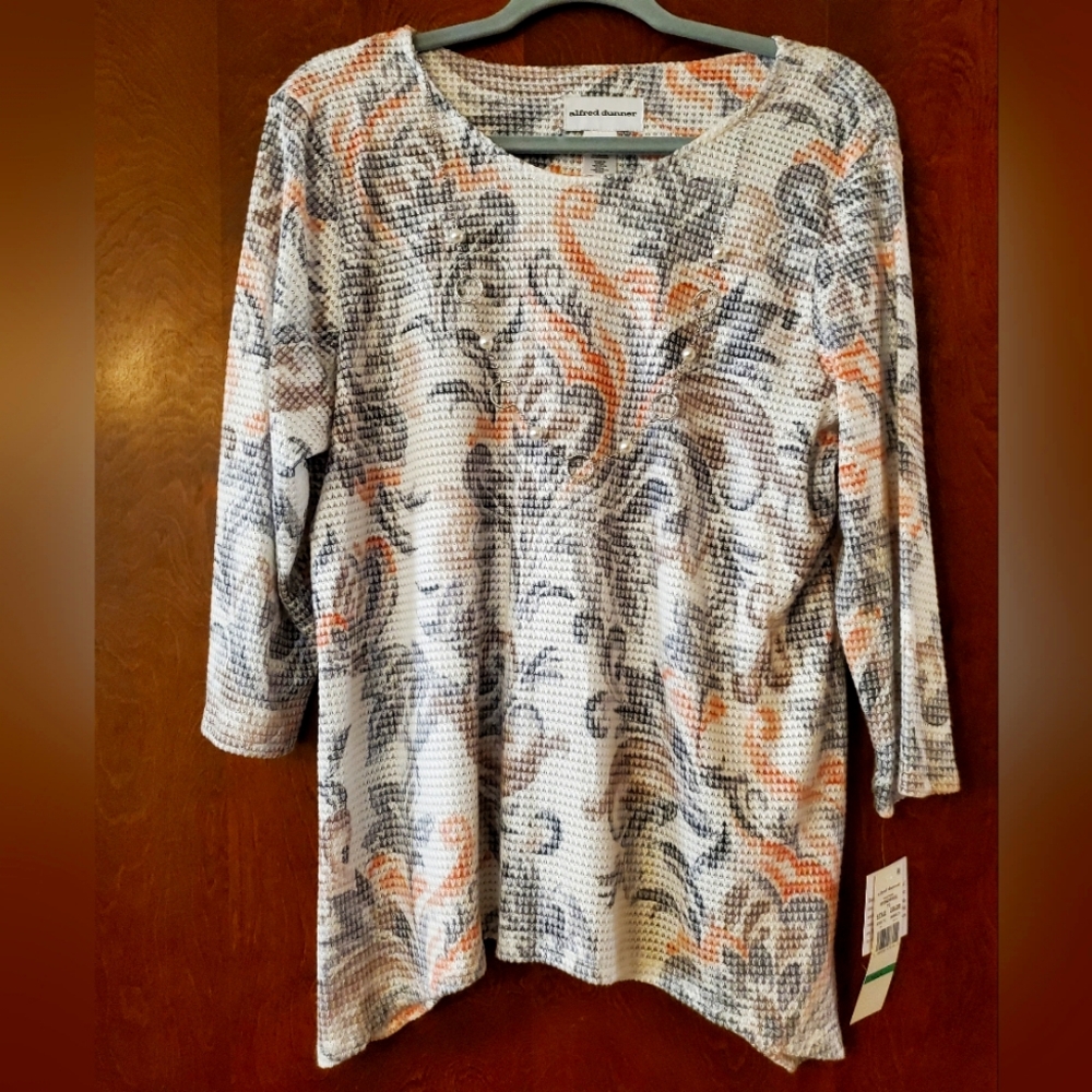 NWT Alfred Dunner top w/ necklace, size L